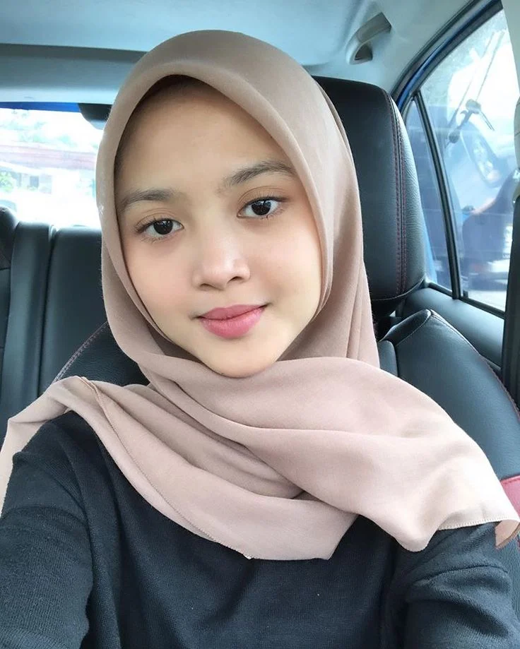Explore How Indonesia’s Latest Bu Guru Salsa Viral Imut Awalnya Nolak Tapi Ekspresi Muka Ceweknya Gak Bisa Bohong Top Trending Global New 2026